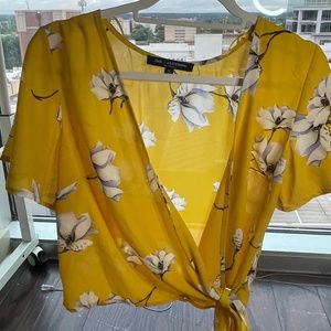 NWT Yellow stylish short sleeve blouse NWT
